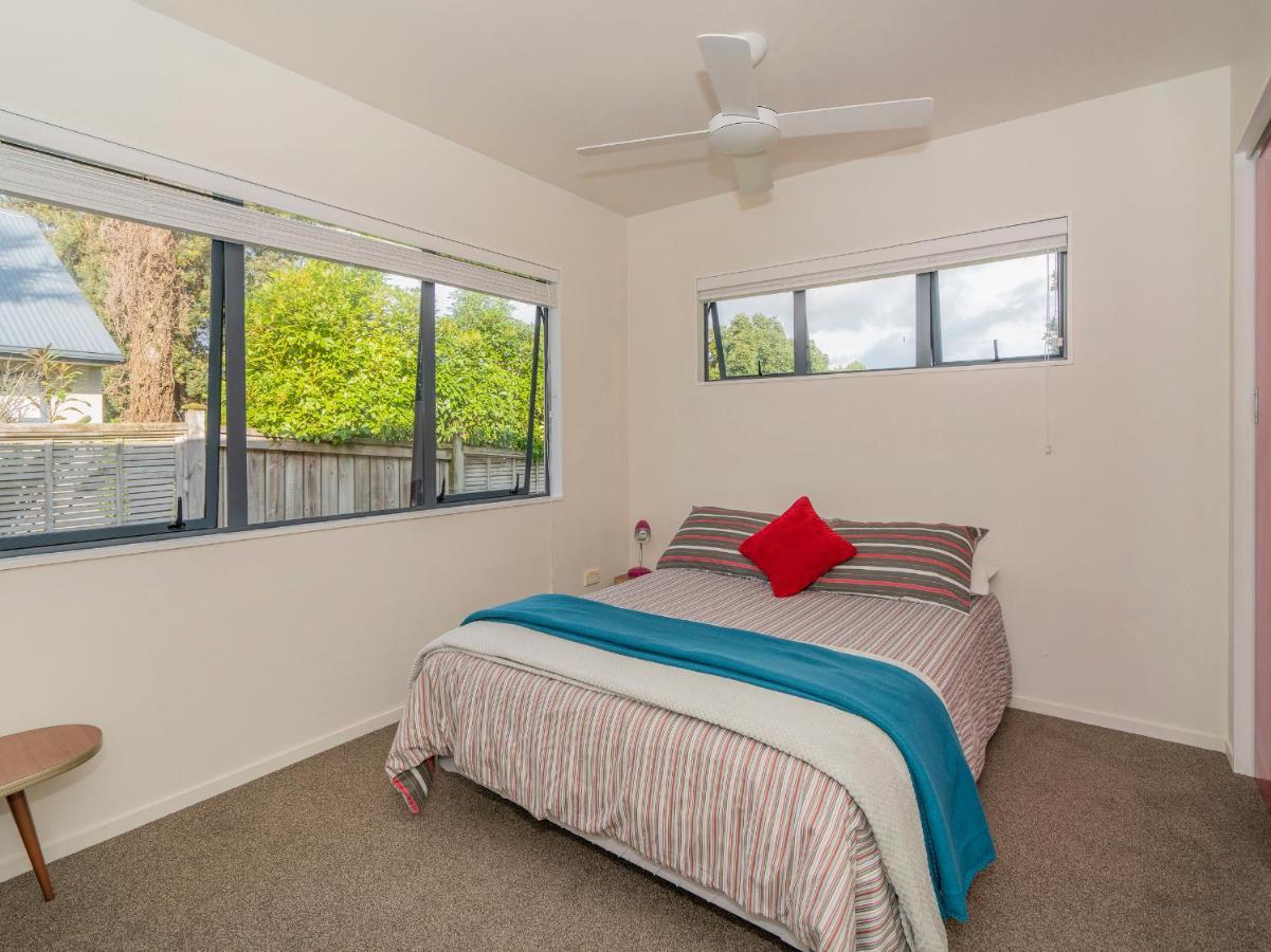 Sunlight Bach - Whitianga Holiday Home Екстериор снимка
